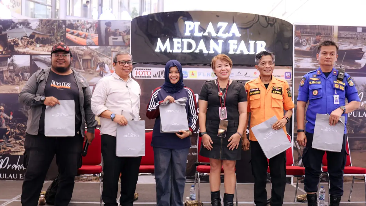 Pewarta Foto Indonesia (PFI) Medan dan Mata Waktu bersama peserta dan tamu undangan Diskusi di Atrium Plaza Medan Fair, Kamis (20/8/2026). (Dok. PFI Medan)