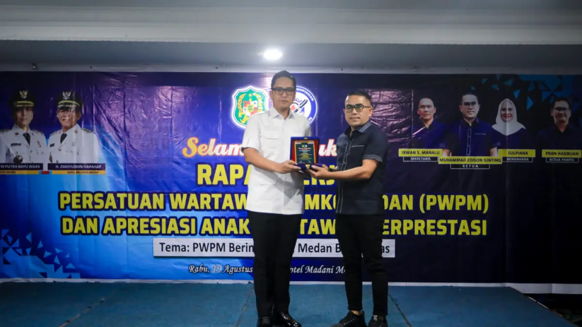 Wali Kota Medan Rico Tri Putra Bayu Waas bersama Ketua PWPM M. Edison Ginting saat menhadiri menghadiri Rapat Kerja (Raker) Pertama PWPM Tahun 2026 di Hotel Madani, Medan, Rabu (19/8/2026). (Dok. Diskominfo Medan)