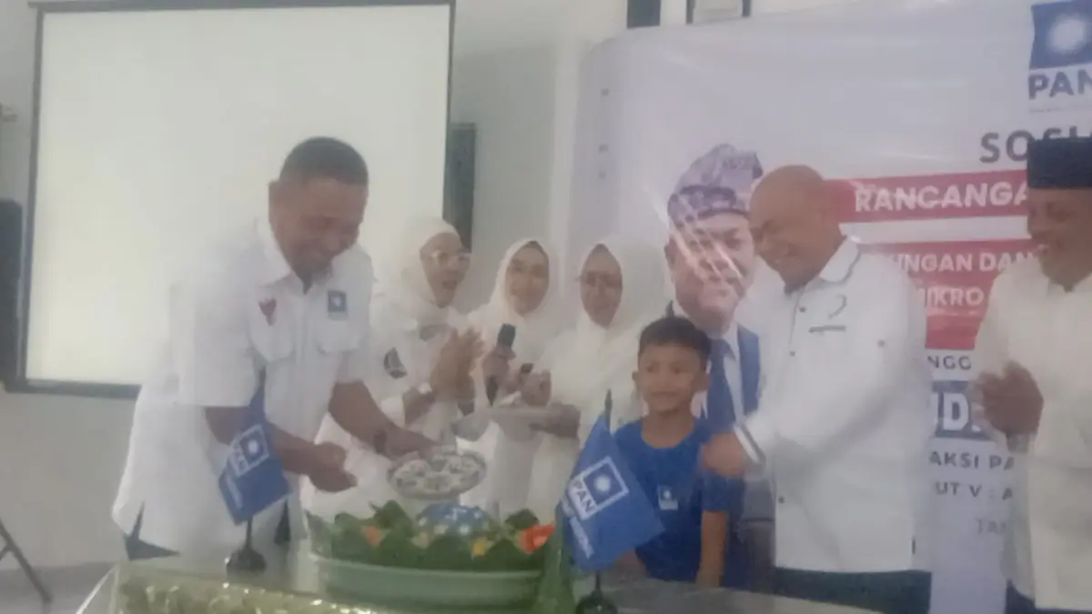 Ketua Fraksi PAN DPRDSU, Ir Yahdi Khoir Harahap, MBA  didampingi  Ketua DPD  PAN Batuvara Chairul Bahriah, Anggota DPRD Batubara  H Samsul Bahri,  Ketua BP PAN, Fahmi SH, Ustad Yusri,  Pimpinan Muhamadiyah Batubara, Ridwan Sag,  Ketua Rais NU Kabupaten Batuhara, Ketua Puan Batubara.saat  memperingati HUT ke-28 PAN  di Gedung Dakwah PD Muhammadiyah Batubara, Indrapura, Minggu (23/8/2026). (Foto.Liberti H Haloho)
