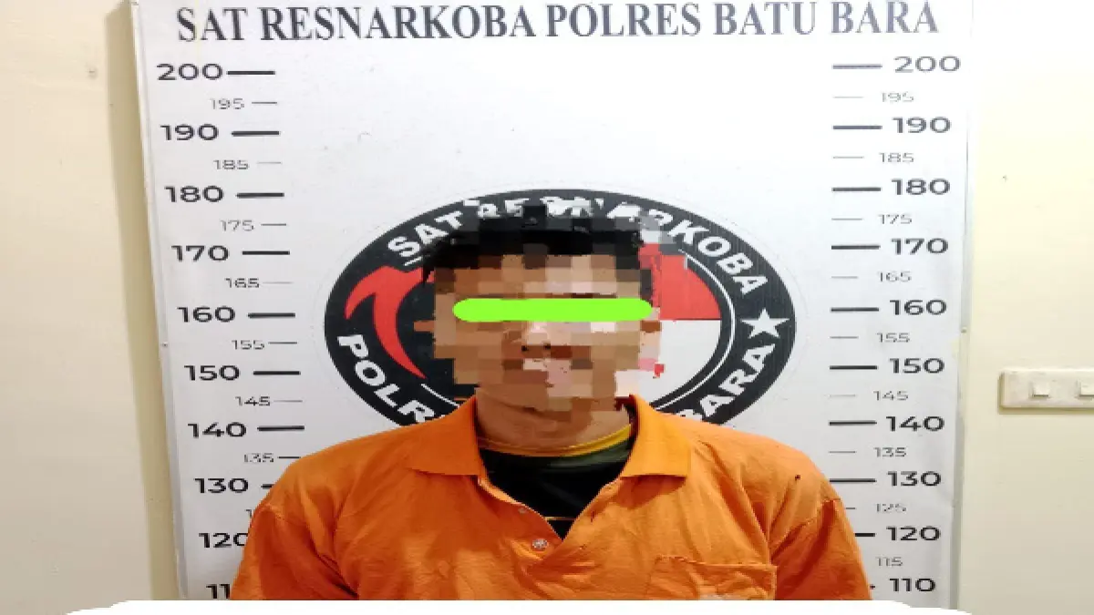  Salah satu tersangka  terduga bersama seluruh barang bukti diamankan Satresnakoba Batubara, Minggu(23/8/2026).(Foto Humas Polres Batubara)