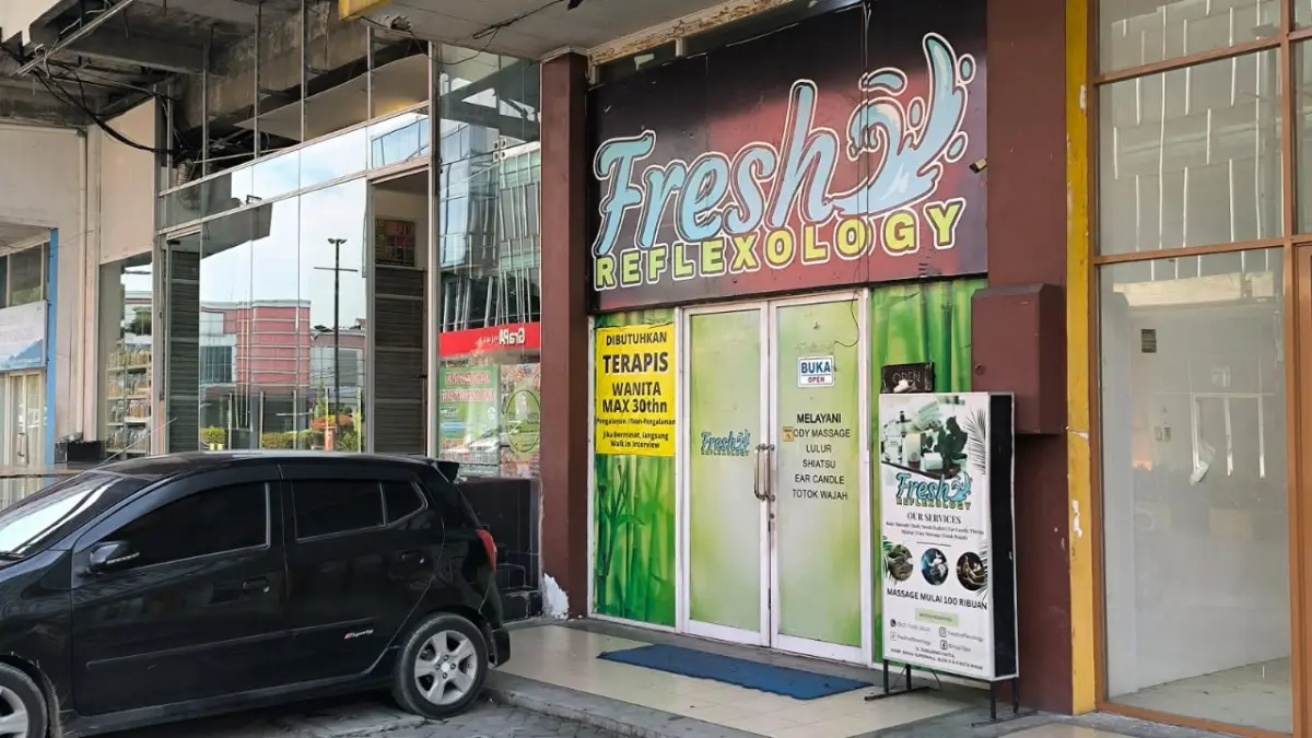
SPA yang berlokasi di areal Binjai Mall dengan radius 500 meter dekat dengan Masjid Agung dan sarana pendidikan. (Teddy Akbari/Sumut Pos)