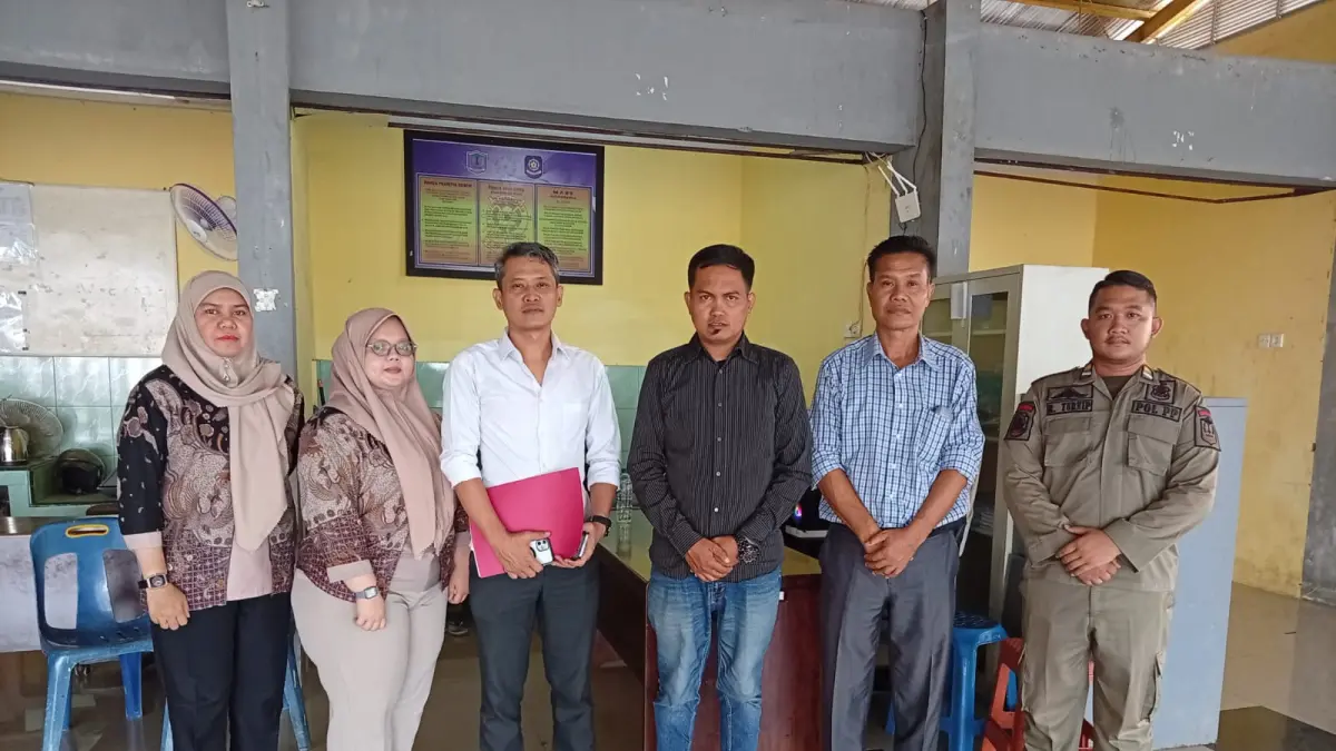 
Foto bersama menejemen SPA dengan petugas Satpol PP Binjai usai memberikan klarifikasi. (Istimewa/Sumut Pos)