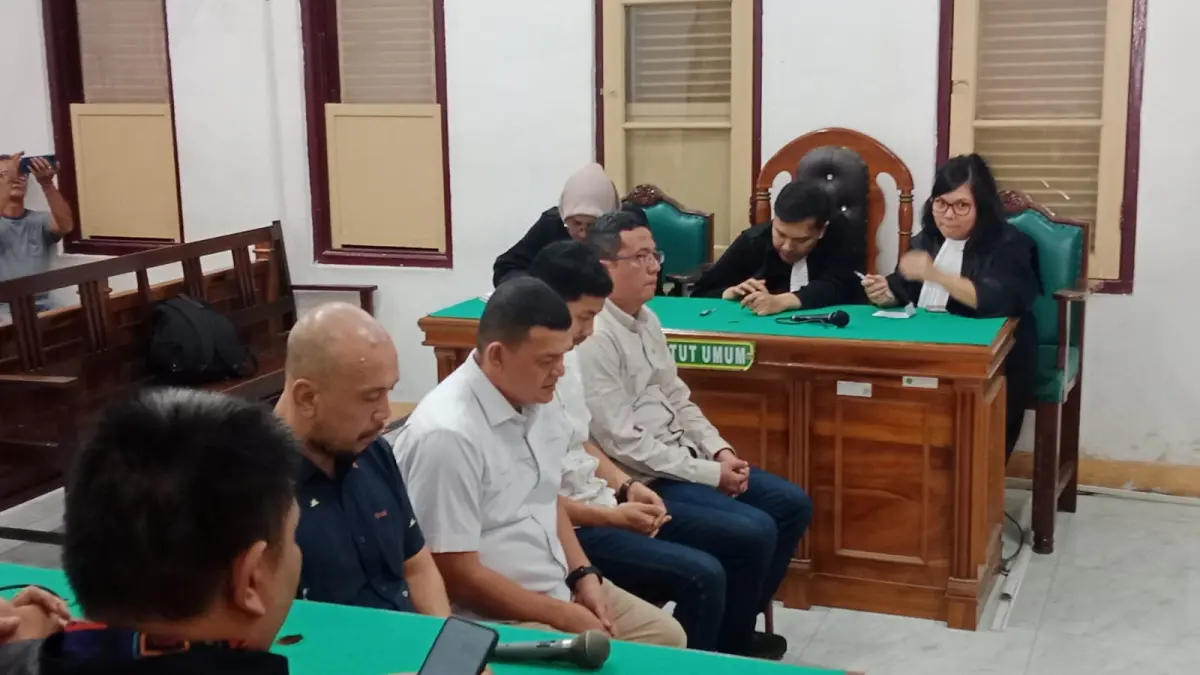 KORUPSI MFF 2024: Empat terdakwa korupsi MFF 2024, menjalani sidang putusan di Pengadilan Tipikor Medan, Rabu (26/8/2026) sore. (Dok: Gusman/Sumut Pos)
