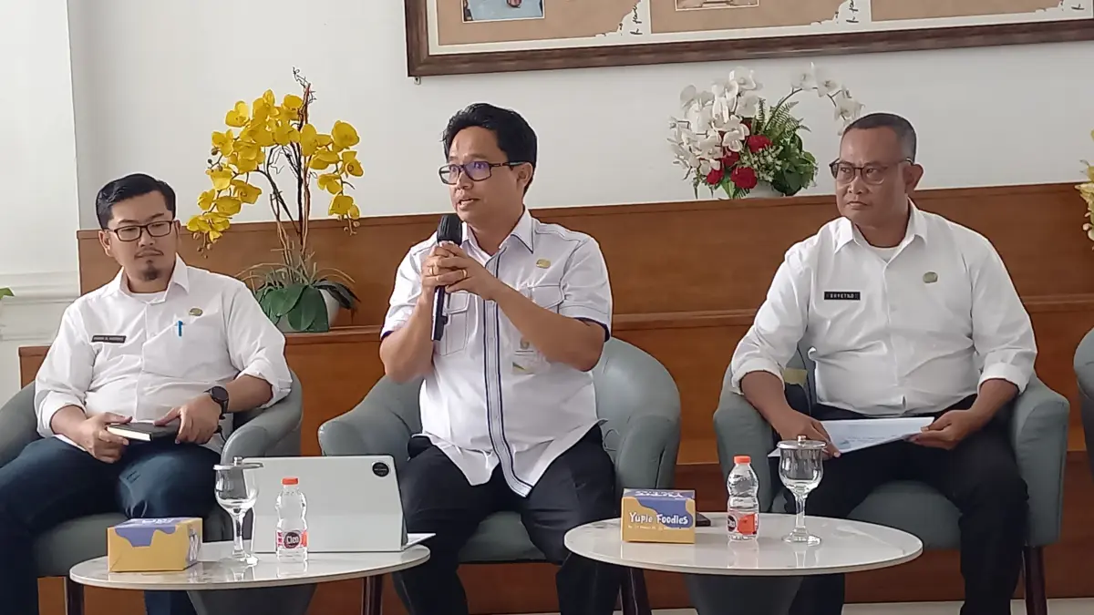 PERS: Plt Kepala Dinas (Kadis) SDA Sumut, Gibson Panjaitan pada konferensi pers, yang digelar di Kantor Gubernur Sumut, Kota Medan, Rabu 26 Agustus 2026. (Dok: Ihsan Syahreza/ Sumut Pos)