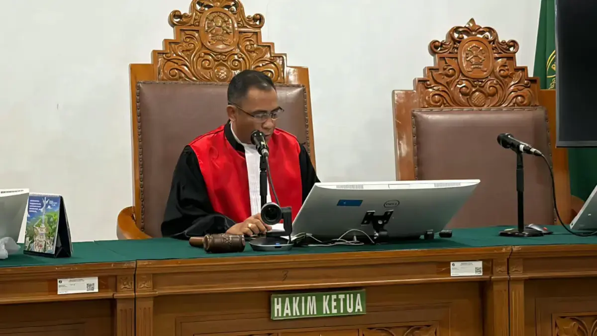 PIMPIN: Hakim tunggal Richard Edwin Basoeki saat memimpin sidang praperadilan terkait upaya paksa penyitaan dalam penyidikan kasus dugaan TPPU dari tersangka mantan Jampidsus Febrie Adriansyah di Pengadilan Negeri Jakarta Selatan, Jakarta, Selasa (18/8/2026). (Hanung Hambara/ Jawa Pos)