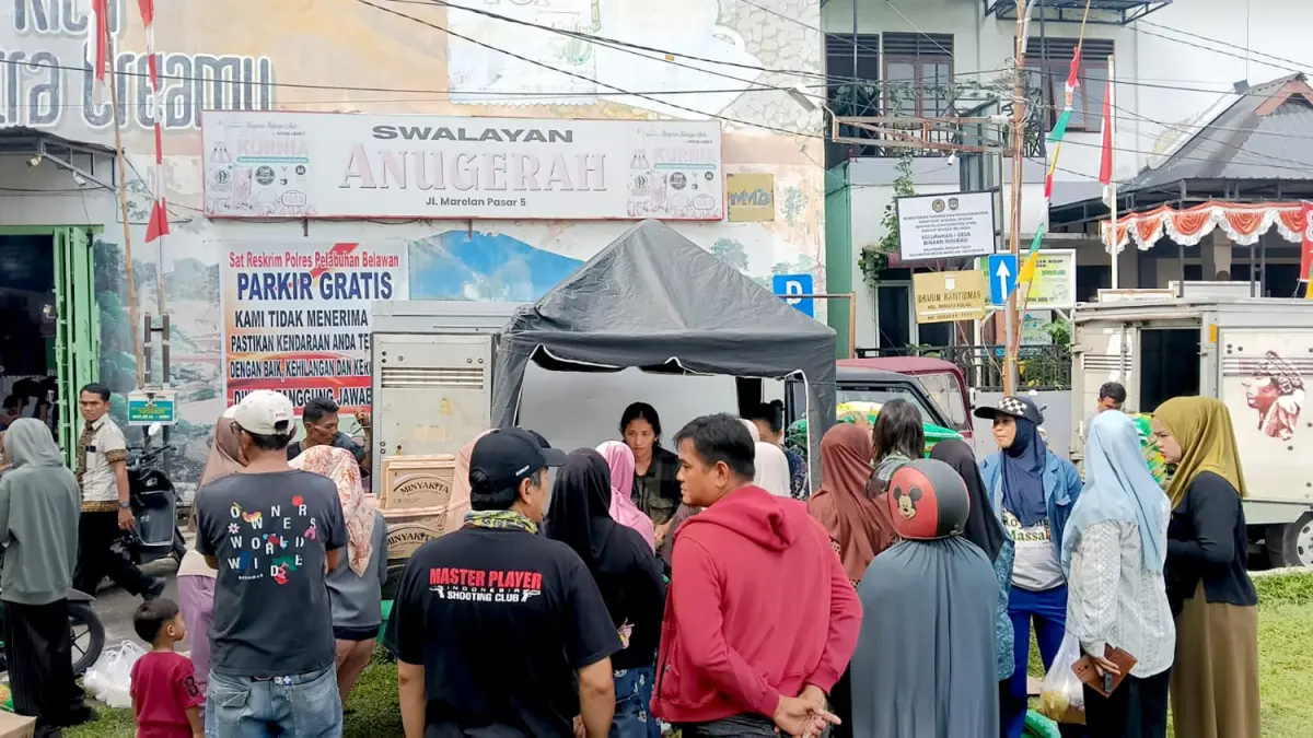 PANGAN: Warga saat menghadiri gerakan pangan murah yang diinisiasi oleh Pemprovsu. (Dinas Pertanian dan Ketahanan Pangan Sumut)