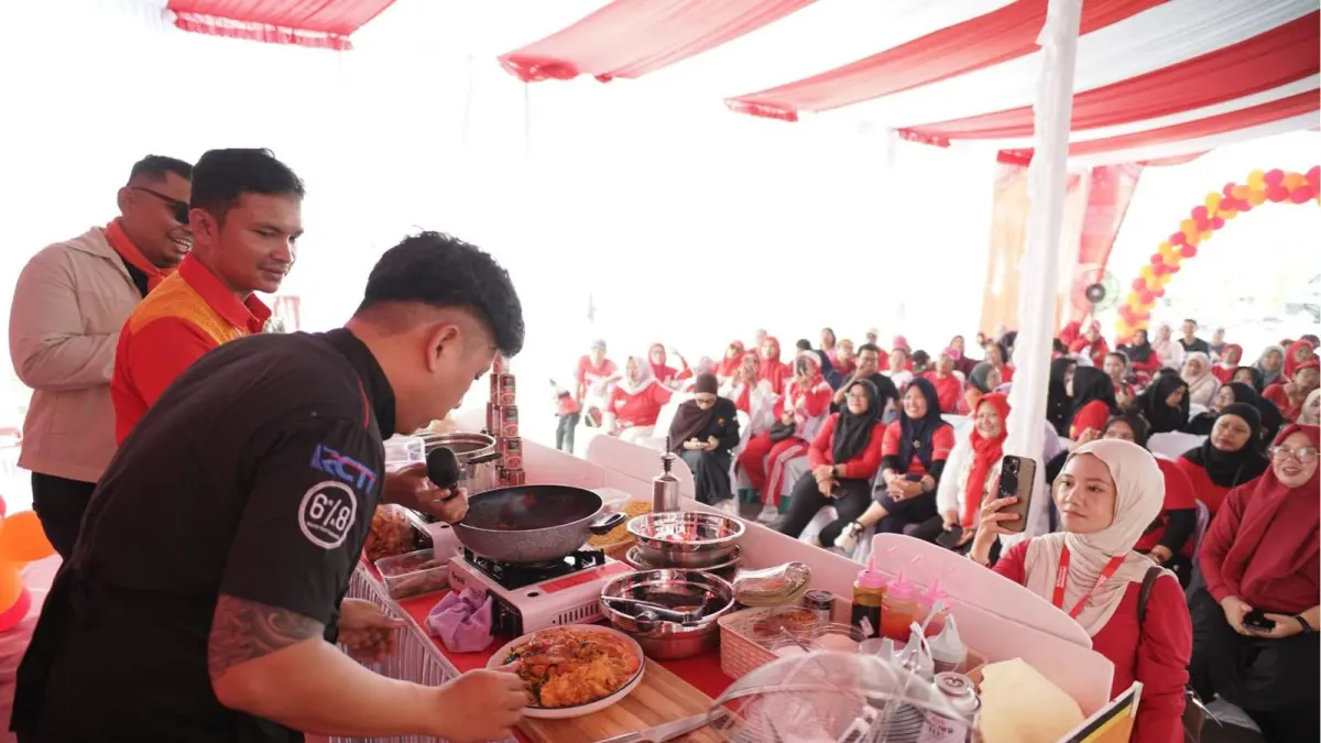 RAMAI: Warga saat menghadiri Dapur Alfamart bersama Fiesta. Acara ini menghadirkan celebrity chef Zu. (Dok: Alfamart)