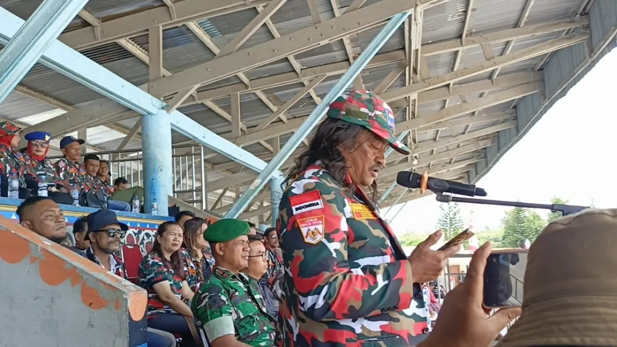 SAMBUTAN: Ketua Macap LMP Kabupaten Karo Gembira Ginting memberi kata sambutan dalam Karo Merdeka Festival, Jumat (28/8/2026). (Dok: LMP)