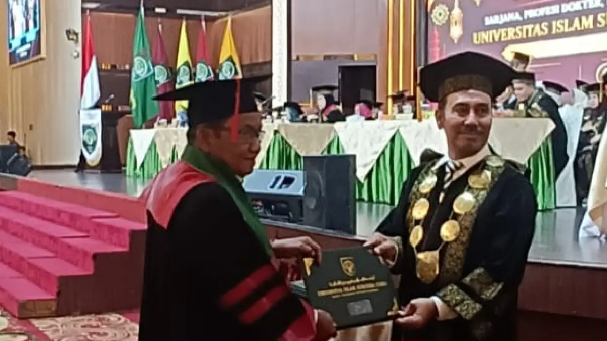 WISUDA: Anggota DPRD Paluta, Taripar Laut Harahap diwisuda jenjang S2 gelar Magister Hukum dari UISU. (Dok: Taripar Laut Harahap)
