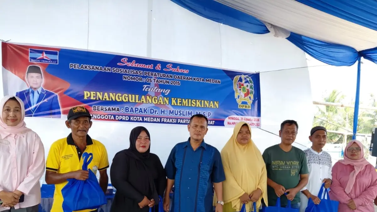 Sekretaris Fraksi Demokrat DPRD Kota Medan, Dr H Muslim Harahap M.S.P saat menggelar Sosialisasi Peraturan Daerah (Perda) Kota Medan Nomor 5 Tahun 2015 tentang Penanggulangan Kemiskinan di Perumahan Bumi Marelan Permai Lingkungan II, Kelurahan Labuhan Deli, Kecamatan Medan Marelan, Minggu (30/8/2026) pagi. (Istimewa/Sumut Pos)