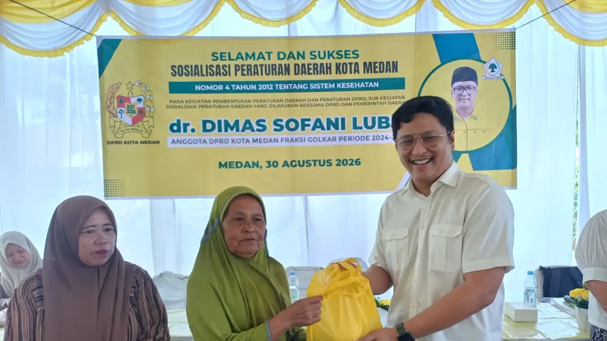 
Anggota DPRD Kota Medan Fraksi Partai Golkar, dr Dimas Sofani Lubis menggelar Sosialisasi Perda Kota Medan No.4 Tahun 2012 di Kelurahan Asam Kumbang, Medan Selayang, Minggu (30/8/2026). (Foto (Markus Pasaribu/Sumut Pos) 