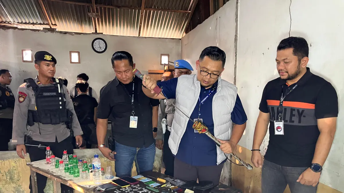 Polrestabes Medan menggerebek sarang narkoba di Percut Seituan. (Dok: Polrestabes)