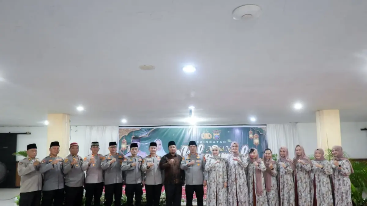 Kapolres Labusel AKBP Rosef Efendi S.I.K.,M.H.,CPHR  diabadikan bersama PJU Polres Labusel usai gelaran Maulid Nabi 1448 H di Polres Labusel. (Khairuddin/Sumut Pos)