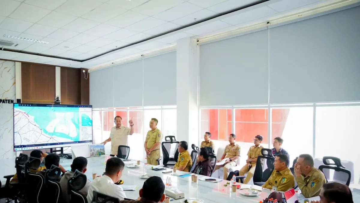 Bupati Batu Bara H. Baharuddin Siagian, S.H., M.Si., C.L.A bersama. Wakil Bupati Batu Bara Syafrizal, S.E., M.AP. mengelar  Rapat Koordinasi Forum Koordinasi Pimpinan Daerah (Forkopimda) Kabupaten Batu Bara di Ruang Kerja Bupati Batu Bara, Kantor Bupati Batu Bara, Kecamatan Lima Puluh, Selasa (1/9/2026). (Foto Komimfo.Batubara)