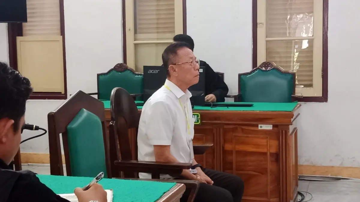 
Akuang saat menjalani sidang di PN Tipikor Medan. (Dokumen Sumut Pos)
