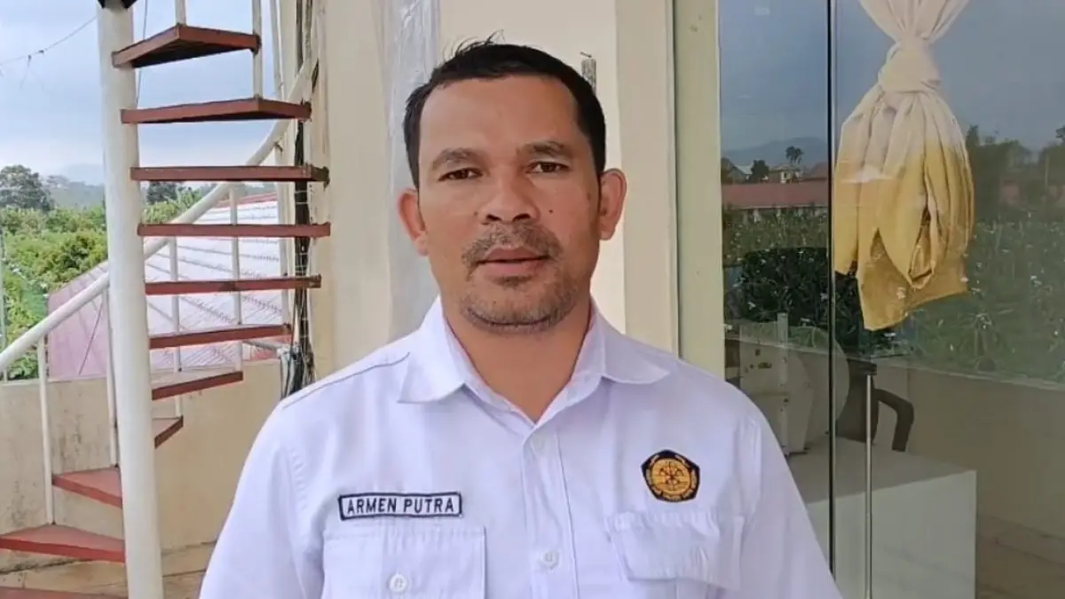 Kepala Pos PGA Sinabung Badan Geologi Kementerian ESDM, Armen Putra. 

