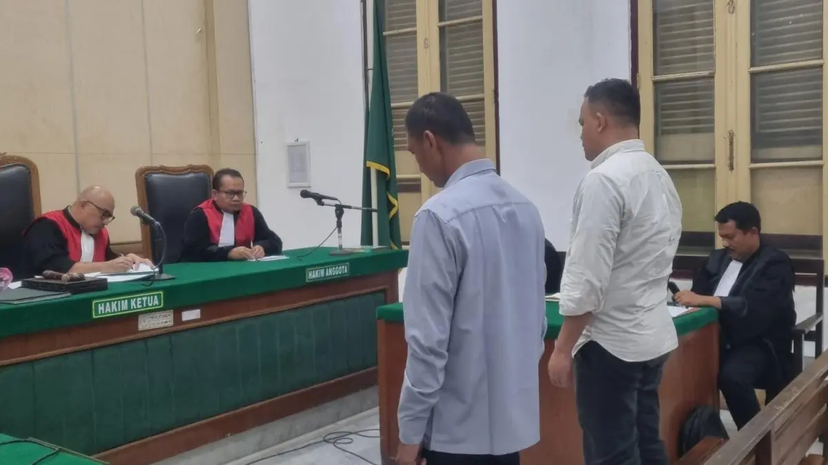 PSR: Dua terdakwa korupsi program PSR di Kabupaten Madina, menjalani sidang putusan di Pengadilan Tipikor Medan, Selasa (1/9/2026) malam. (Dok: Gusman/Sumut Pos)
