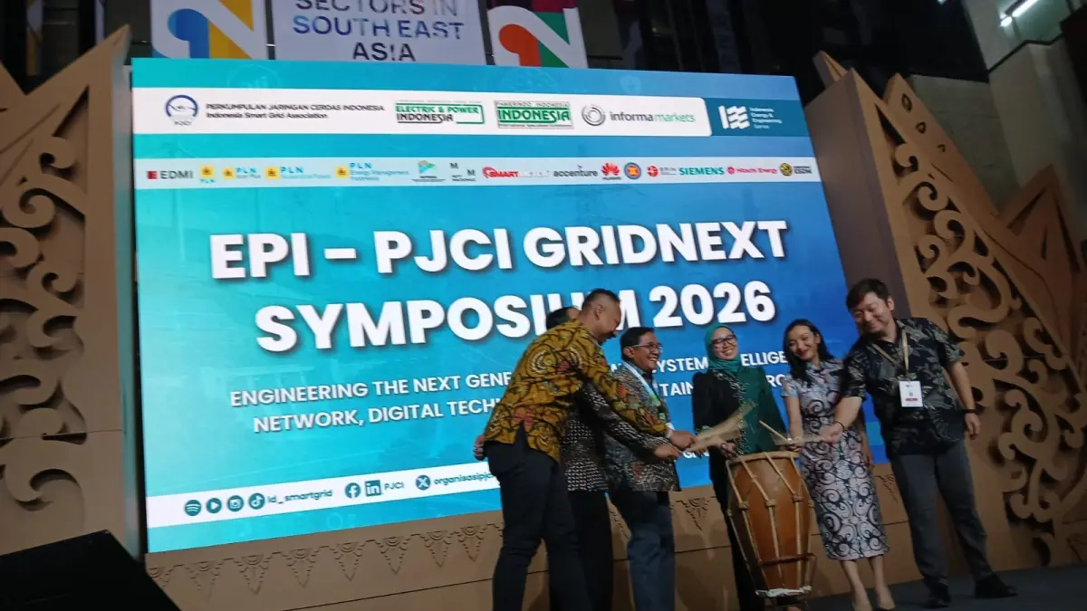 Seremoni Pembukaan Rangkaian Pameran IEE Series - Energy Week 2026 oleh perwakilan asosiasi PJCI, perwakilan exhibitor, dan Lia Indriasari selaku Country General Manager Pamerindo Indonesia di JIExpo Kemayoran, Jakarta (2/9/2029). (Ari Suwandi/Sumut Pos)
