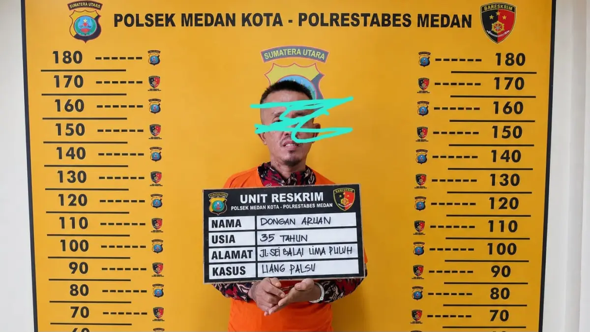 UANG PALSU: Dongoran Aruan terduga pengedar uang palsu diamankan petugas Polsek Medan Kota. (Dok: Polsek Medan Kota)

