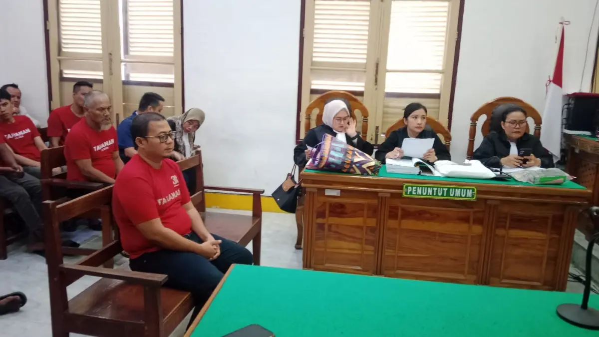 DAKWAAN: Eks Marketing Executive PT BBL, Hendro Gunawan menjalani sidang dakwaan di PN Medan, Kamis (3/9/2026). (Dok: Gusman/Sumut Pos)