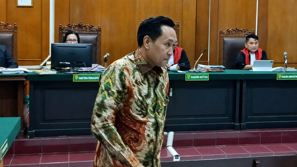 Ermanto Fahamsyah, ahli hukum perdata dari Universitas Negeri Jember dalam sidang gugatan yang diajukan PT Java Fortis Corporindo di Pengadilan Negeri Surabaya, Rabu (2/9). (Foto : Jawa Pos)