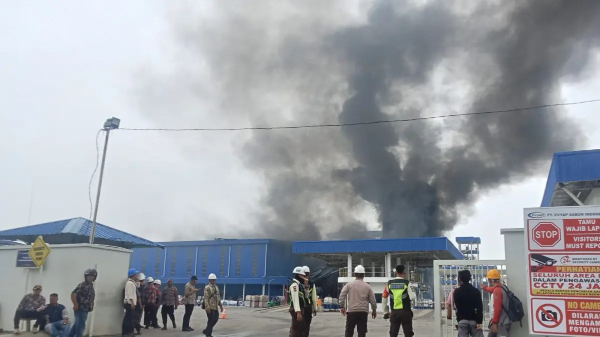 Pabrik Sabun PT Evyap yang berada dikawasan KEK Seimangke&nbsp; Kabupaten Simalungun Terbakar, Kamis(3/9/2026) di Kawasan KEK Sei Mangkai, Sumalungun. (Foto Liberto H Haloho/Sumut Pos)