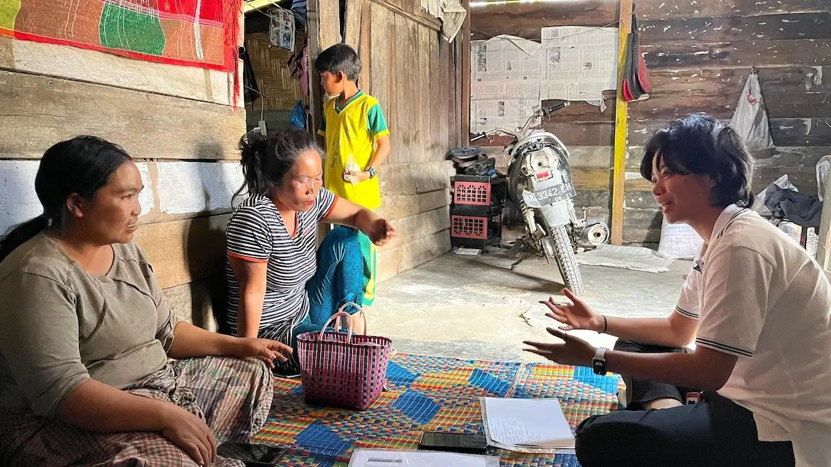 Stephanie Dinda, saat berinteraksi dengan masyarakat. (Foto : Tanoto Foundation)
