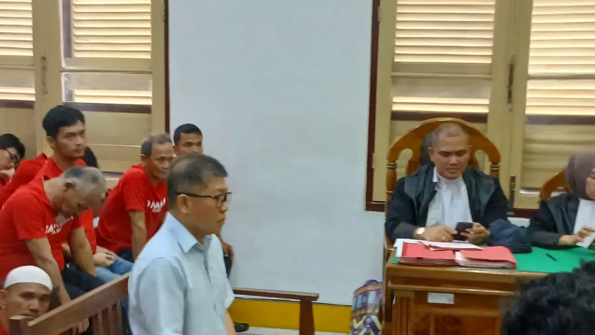 TERDAKWA: Dirut PT GKS, Sulaiman alias Acai terdakwa kasus penggelapan, menjalani sidang putusan di PN Medan, Kamis (3/9/2026) sore. (Dok: Gusman/Sumut Pos)
