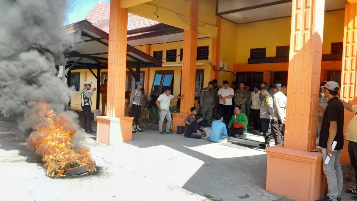 DPP PETIR PALUTA Gelar Aksi Demonstrasi di Dinas Pendidikan Paluta pada Jumat 4 September 2026. (Mitra Harahap/Sumut Pos)