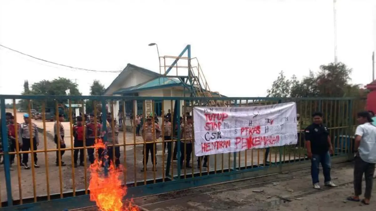 Massa GPM-PALAS kembali Geruduk PT KAS, Tuntut Keadilan Harga TBS hingga masalah lingkungan , Kamis 3 September 2026. (Mitra Harahap/Sumut Pos)
