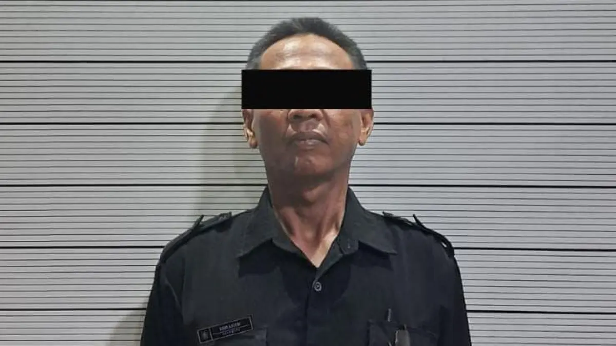 SATPAM: Polrestabes Medan mengamankan seorang satpam yang diduga mengedarkan ganja. (Dok: Polrestabes)
