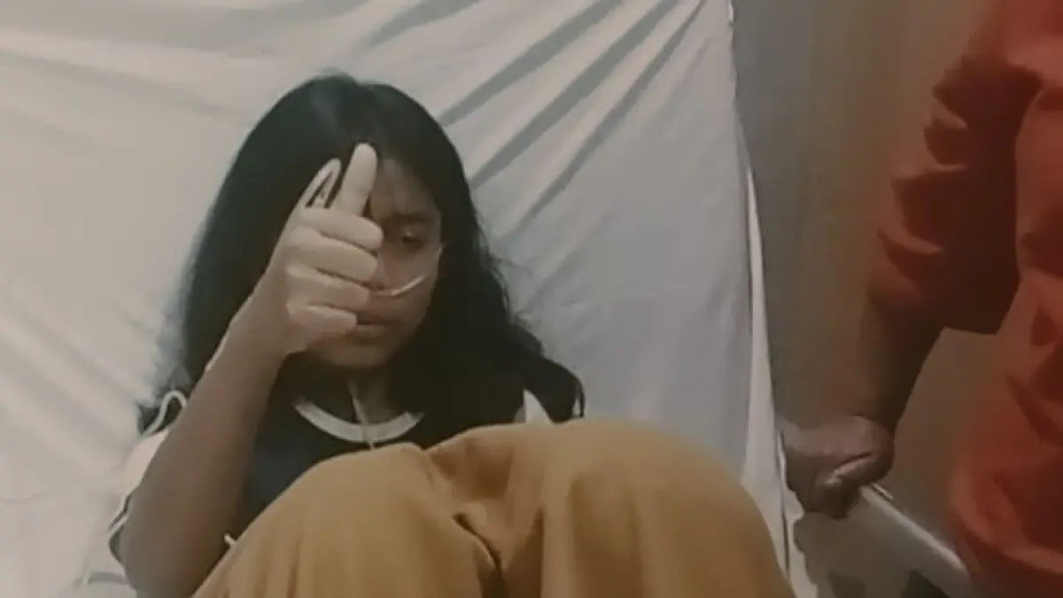 SARAF: Feby br Purba, siswi keracunan MBG kembali mendapat perawatan medis karena racun jamur masuk ke saraf kepalanya. (Dok: keluarga)