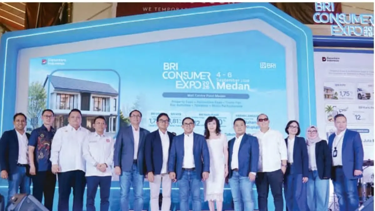 BRI CONSUMER EXPO 2026: Secured Loan and Card Business Departement Head BRI, Evelyne Fransisca bersama lainnya di BRI Consumer Expo 2026, di Mall Centre Point Medan, Jumat (4/9). (Dewi/Sumut Pos)