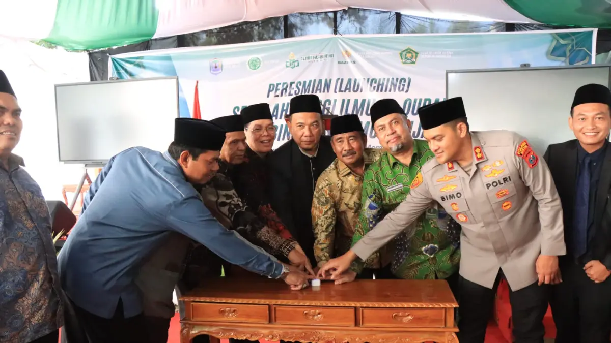 
Nekan sirene bersama menandai peresmian STIQ MUI Binjai. (Diskominfo Binjai/Sumut Pos)