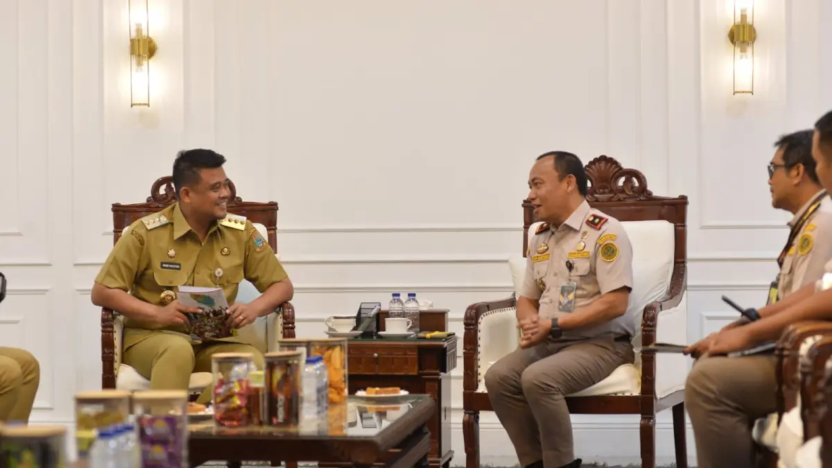 AUDIENSI: Gubernur Sumut Bobby Nasution menerima audiensi Kepala Balai Karantina Hewan,Ikan Dan Tumbuhan Sumut Prayatno Ginting di ruang kerja Gubernur Lantai 10 Kantor Gubernur Sumut Jalan Diponegoro Kota Medan. Senin (7/9/2026).(Dok: Diskominfo Sumut)

