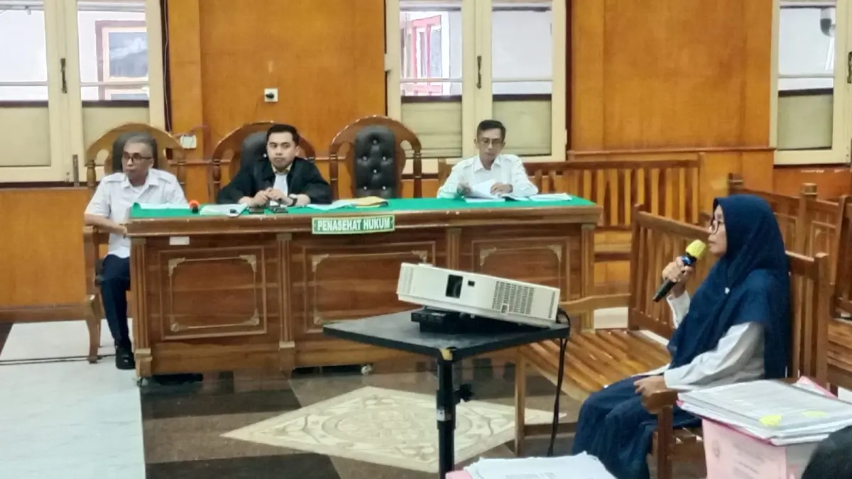 KETERANGAN: Afriyanti selaku PPSPM proyek Waterfront City Samosir, dihadirkan memberikan keterangan di Pengadilan Tipikor Medan, Senin (7/9/2026). (Dok: Gusman/Sumut Pos)

