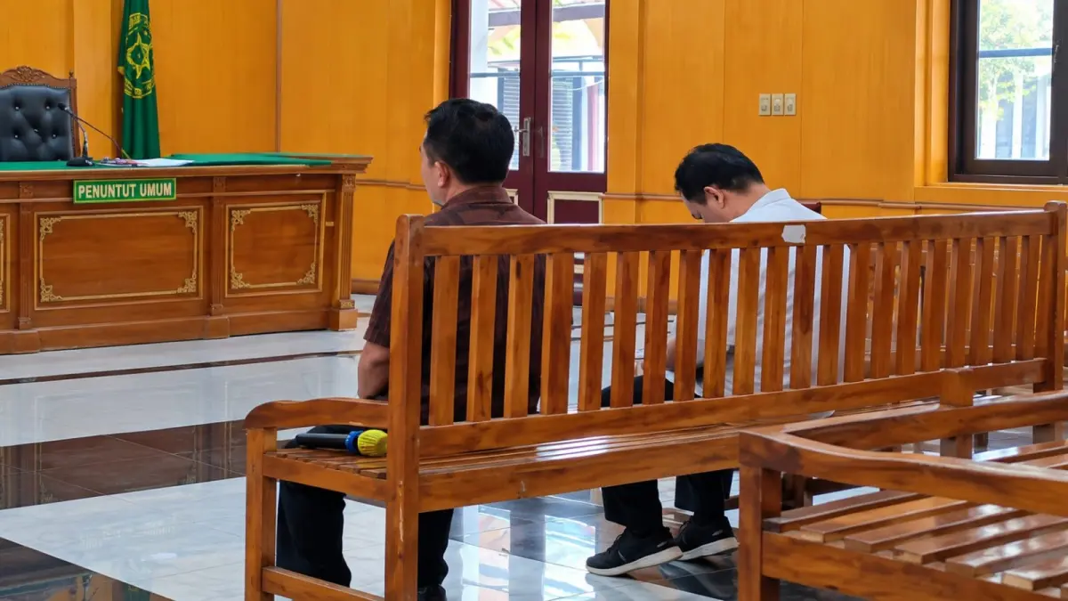 KORUPSI: Kedua terdakwa korupsi PSR Palas, menjalani sidang tuntutan di Pengadilan Tipikor Medan, Senin (7/9/2026). (Dok: Gusman/Sumut Pos)