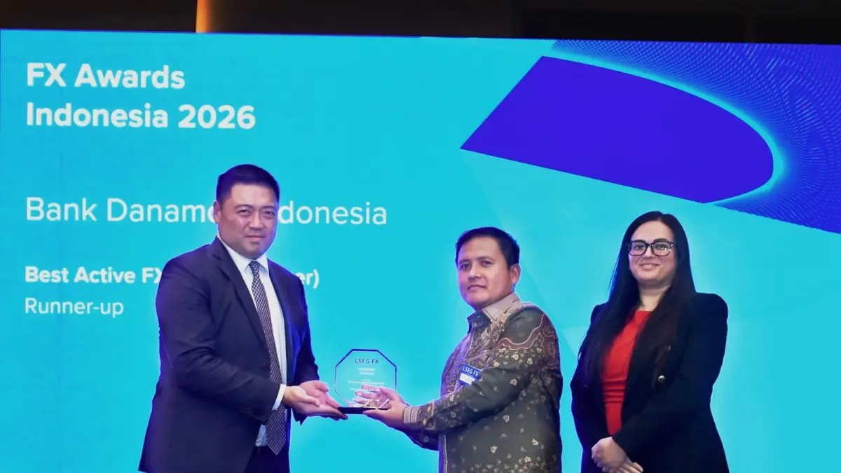 PENGHARGAAN: Perwakilan PT Bank Danamon, Hot Parlindungan Haloho, FX Trader Danamon menerima penghargaan pada ajang Indonesia FX Awards 2026 yang digelar di Jakarta, 20 Agustus 2026. (Dok: Bank Danamon/Sumut Pos)
