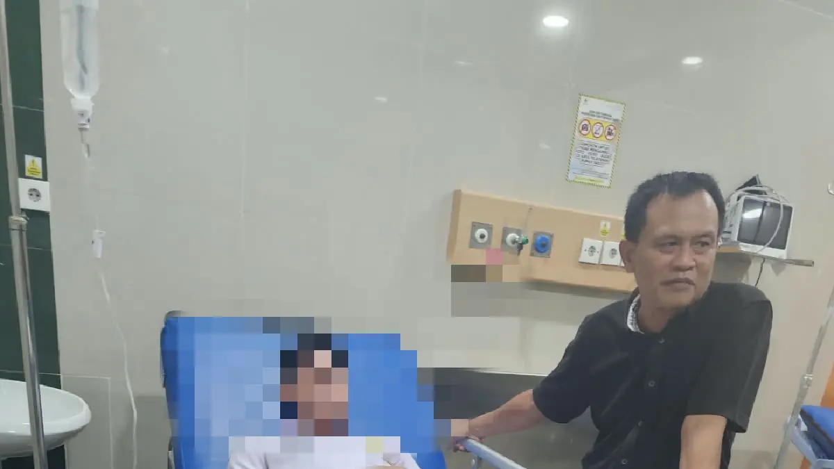 Dua orang siswa SMP Negeri 1 Lubukpakam, menjalani perawatan di RSU Grandmed setelah mengalami sakit perut bersamaan.(Batara/Sumut Pos)