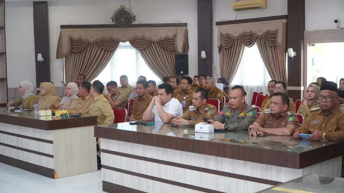 
Jajaran perangkat daerah di Langkat saat mengikuti rakoor penataan aset daerah. (Diskominfo Langkat/Sumut Pos)
