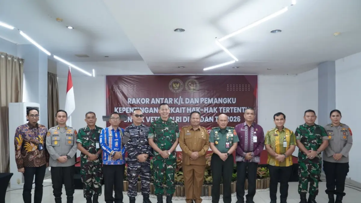 RAKOR: Kapoksahli Pangdam I/BB, Brigjen TNI Dr David Hatigoran Hutagaol saat menghadiri Rakor Antarkementerian/Lembaga dan pemangku kepentingan terkait hak hak tertentu bagi Veteran RI, di Naggro Hall Hotel Saka, Jalan Gagak Hitam, Medan Sunggal, Kamis (10/9). (Dok: Pengdam I/BB)
