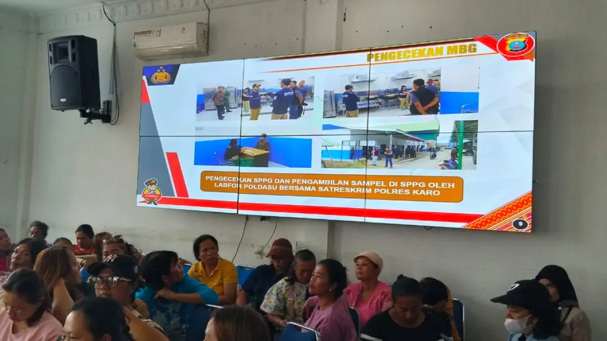 SAMPLE: Proses  pengambilan sample MBG (dalam layar) yang dilakukan personel Poldasu ke SPPG Sempa Jaya. (Soilideo/Sumut Pos)