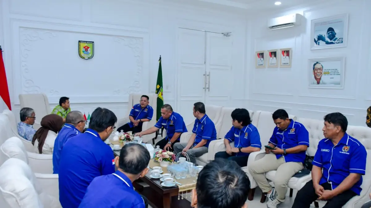 Wabup Sergai Adlin Tambunan bersmaa penguris PWI Sergai usai Audiensi. (Fadly/Sumut Pos)