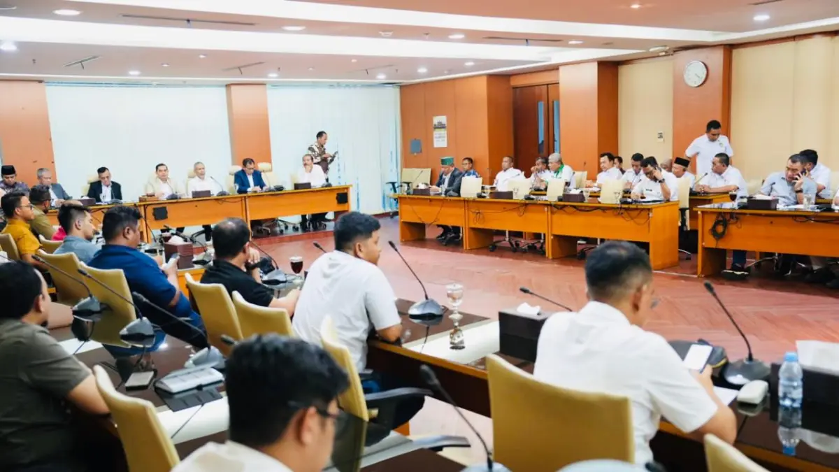 AYAM: Rapat Dengar Pendapat Komisi A dan Komisi B DPRD Sumut bersama APPSI dan 10 perusahaan produsen daging ayam di gedung DPRD Sumut, Kamis (11/9/2026) sore. (Dok: Humas DPW APPSI Sumut)