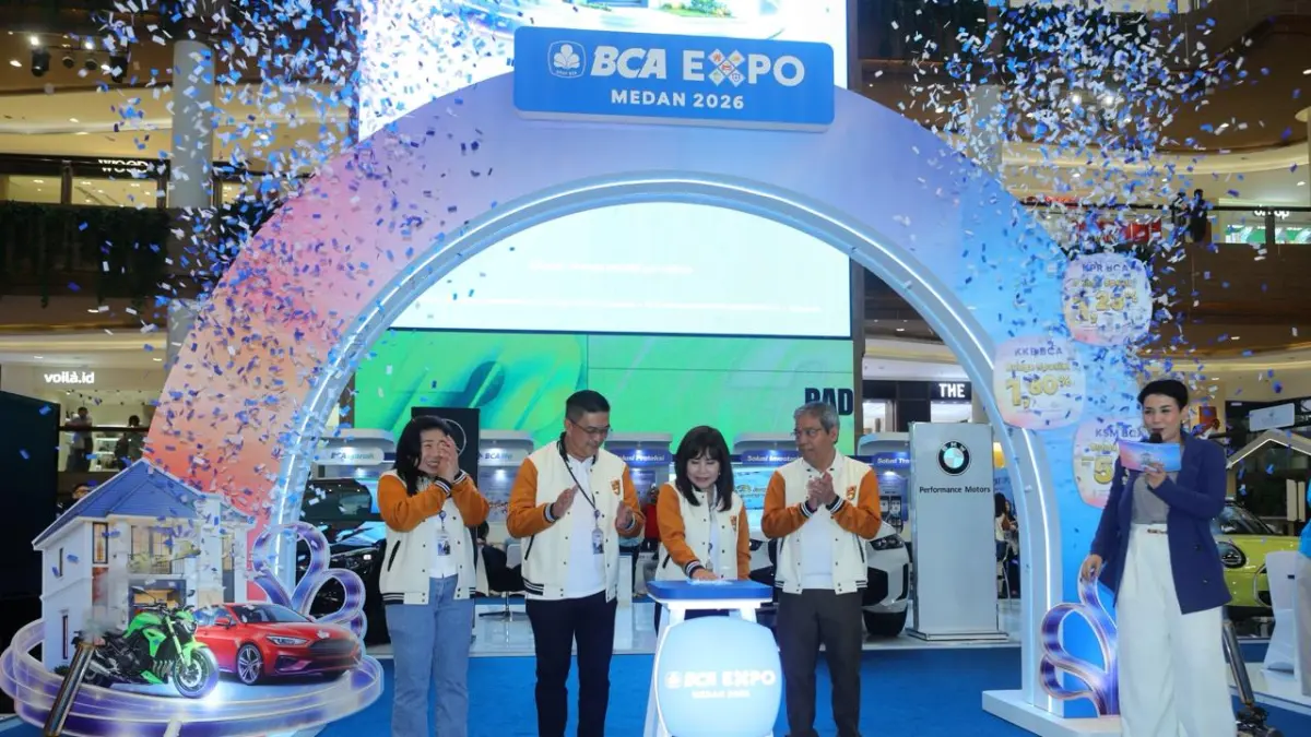 BUKA: Direktur BCA Lianawaty Suwono (tengah) meresmikan pembukaan BCA Expo Medan 2026 di Sun Plaza, Medan, Jumat (11/9/2026). (Dok BCA)