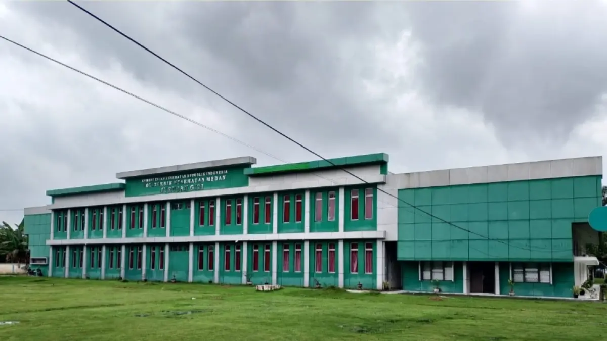KAMPUS: Kampus pendidikan jurusan Gizi Poltekkes Medan yang berada di jalan Lintas Sumatera, Lubukpakam diabadikan, Jumat (11/9/2026). (BATARA/SUMUT POS)