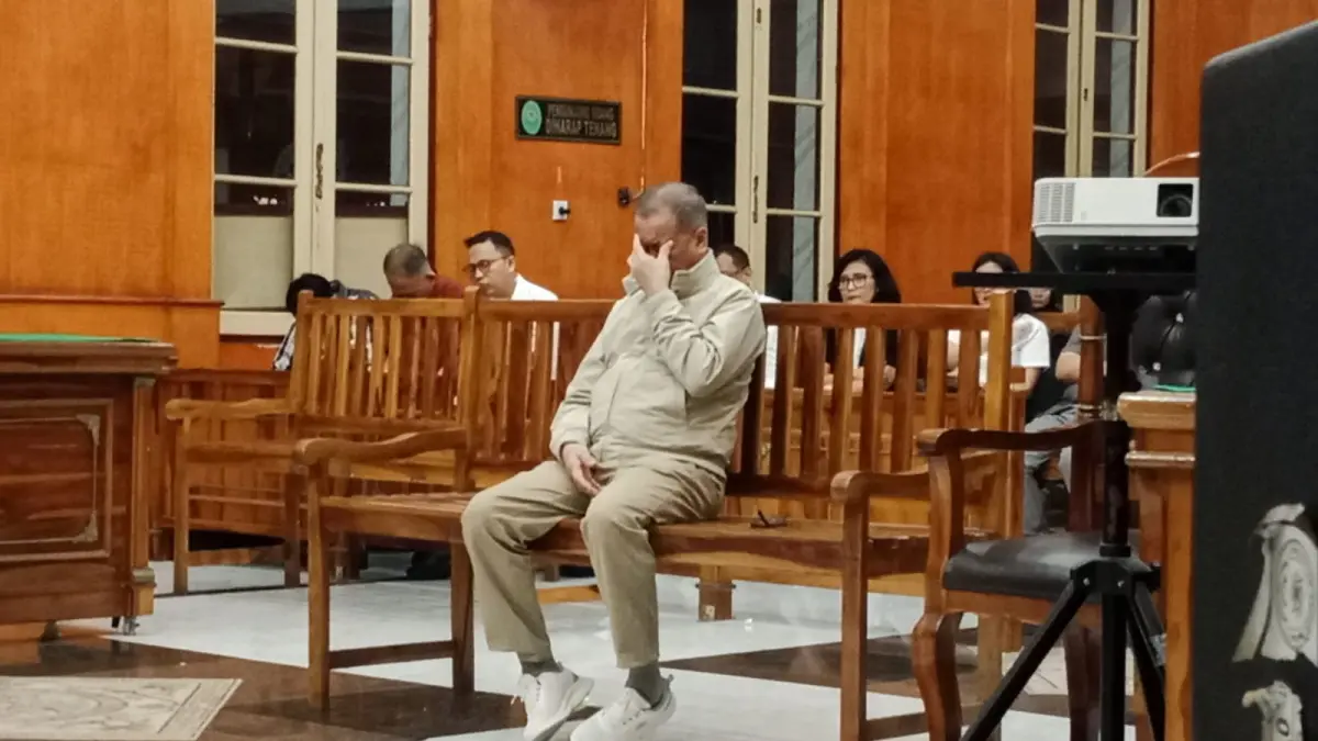 PUTUSAN: Dante Sinaga selaku SEVP, menjalani sidang putusan di Pengadilan Tipikor Medan, Jumat (11/9/2026). (Dok: Gusman/Sumut Pos).