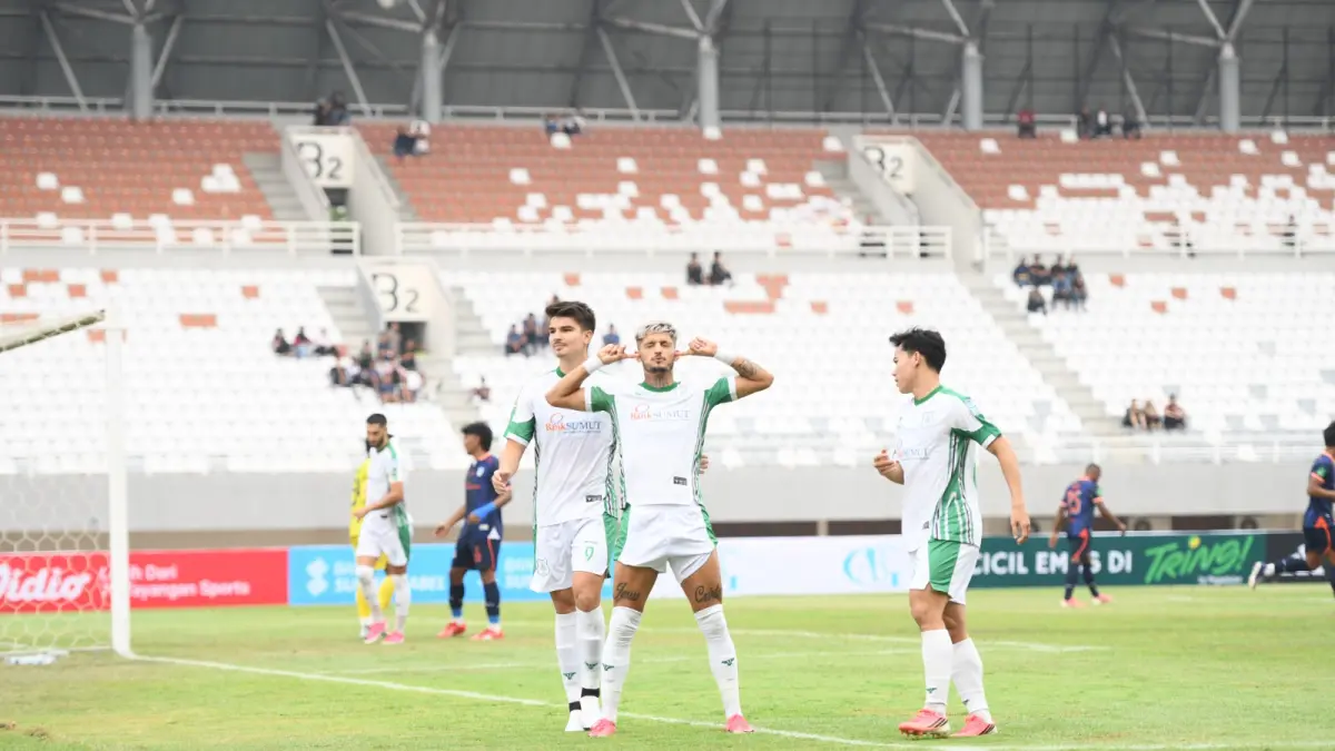 RAYAKAN: Pemain PSMS Phillerson Oliveira merayakan gol ke gawang Sumsel United. (Dok PSMS)