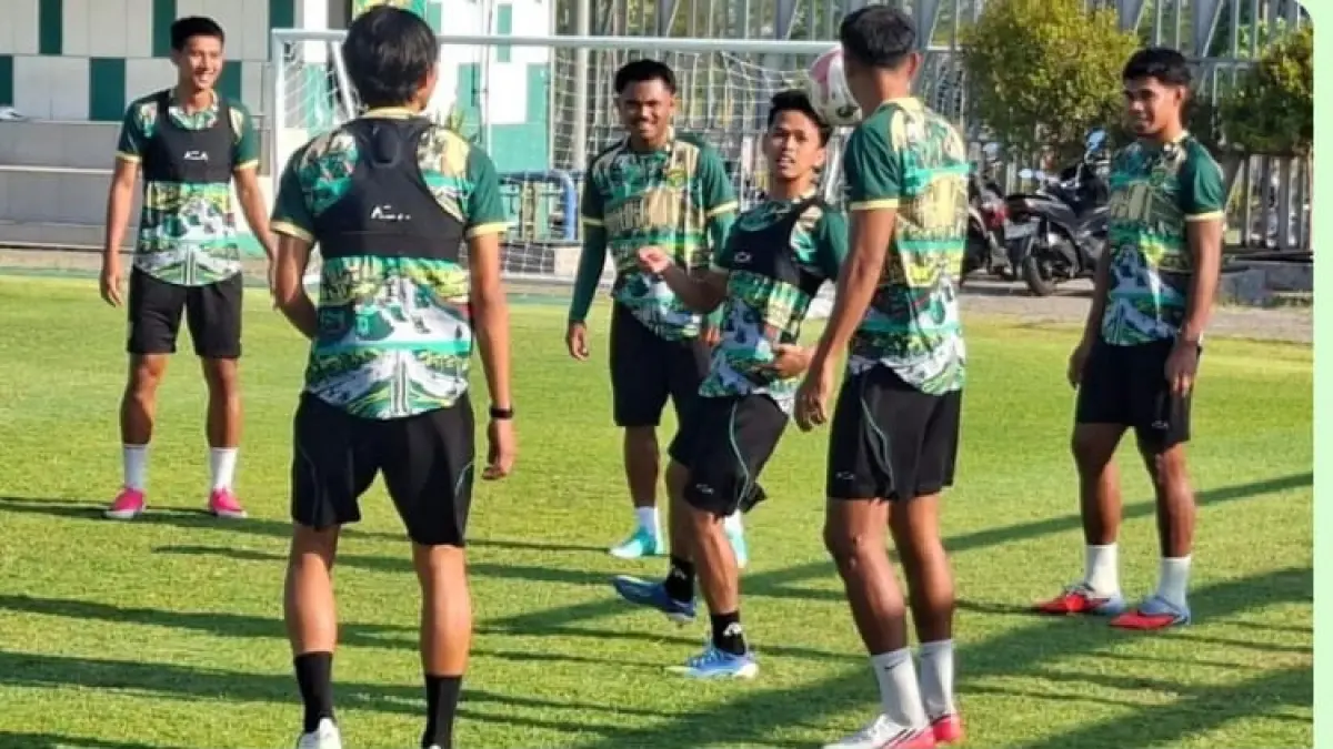 Saddil Ramdani masih dipantau Bernardo Tavares sebelum memperkuat Persebaya Surabaya menghadapi PSIM Yogyakarta. (Moch. Rizky Pratama Putra/JawaPos.com)
