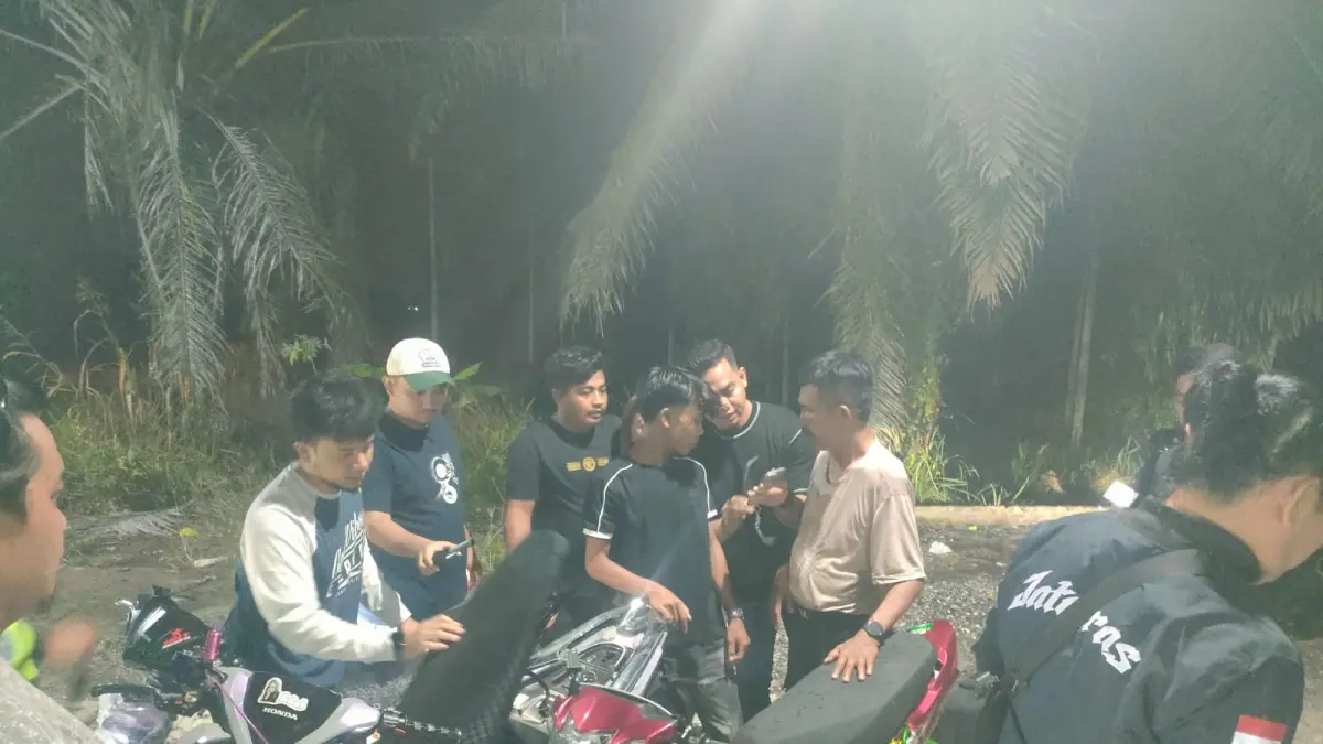 Polisi mengamankan sejumlah remaja bersama empat unit sepeda motor yang diduga hendak digunakan untuk balap liar saat  Patroli digelar di kawasan Jalan Access Road Inalum, Desa Lalang, Kecamatan Medang Deras, sekitar pukul 02.00 WIB. (Humas Polres Batubara)